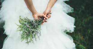 Swing evening dress natural white. Hochzeitstrend Der Wedding Look Einer Modernen Braut Aus