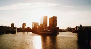 Wunderschöne, helle und ruhige dachgeschoss wohnung im angesagten stadtteil flingern. Makler Dusseldorf Finden Top Immobilienmakler Tipps Tricks Empfehlung Fiv Magazin