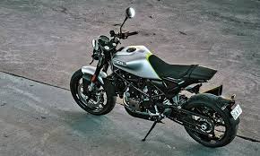 Hot On The Heels Of The Svartpilen 401 Review Is My Vitpilen 701 Review This Is The Biggest Model In The New Cafe Racer Cafe Racer Motorcycle Retro Motorcycle