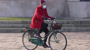 Dall'11 febbraio è stato eliminato l'obbligo di mascherina all'aperto in italia. 5da1m8rjzul9zm