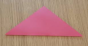 Vous débutez dans l'origami et vous souhaiteriez savoir faire des fleurs en papiers ? Origami Fleur Tulipe Avec Sa Tige Pliage Facile