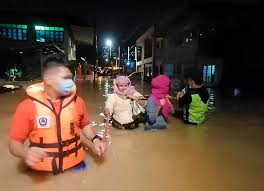 Angkatan pertahanan awam malaysia aset dan jentera. 1 700 Mangsa Banjir Johor Berpindah Lima Daerah Terjejas Berita Projekmm