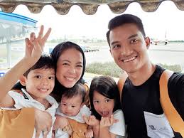 Dato' fadzaruddin shah fadza anuar (lahir 15 april 1988) merupakan seorang usahawan malaysia dan suami kepada vivy yusof. Vivy Yusof S Daughter Prefers Her Daddy More Than Her Mummy Hype Malaysia