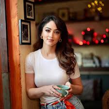 Sandeepa Dhar - Free pics, galleries & more at Babepedia