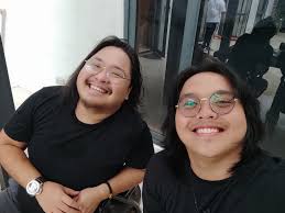 BAT YUNG SALAMIN NAGPAPICTURE HAHAHAH Baka mqy iba pa akong kamukha dyan.  Paki comment sa baba hahahahha