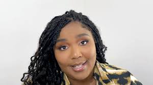 At the end of the diet, the singer shared comparison photos of days one and ten and responded to the negative comments. Lizzo S Detox Posts Show How Susceptible We All Are To Diet Culture Teen Vogue