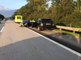 Die autobahn musste wegen des unfalls in beide richtungen voll gesperrt werden. Salez Sg Unfall Auf Der Autobahn A13 Polizeinews Ch