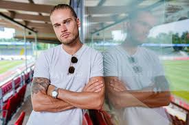 Rurik gislason vom sv sandhausen ist mit dem brasilianischen model nathalia soliani zusammen. Rurik Gislason Vom Sv Sandhausen Ist Star Im Netz