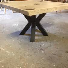industriele vierkante boomstamtafel met dubbel x poot interieur timmerwerken schomaker vierkante eettafels boerderij eettafel vierkante tafels