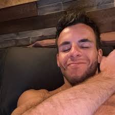 Megan Thatcher (@Megan_96_Marie)