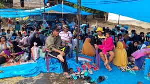 Guncangannya terasa di tiga kabupaten yakni mamuju, majene. Gempa Mamuju Pengungsi Gempa Majene Mulai Kesulitan Makanan Proses Evakuasi Korban Di Bawah Reruntuhan Masih Dilakukan Bbc News Indonesia