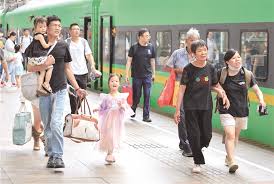 图片新闻】 暑运过半，全国铁路发送旅客4.41亿人次