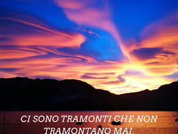 Uno spettacolo sempre diverso, un respiro, una pausa da condividere o gustare in contemplazione. Frasi Sul Tramonto