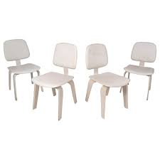 Shop now for our low price guarantee and expert service. Set Of Four Mid Century Modern White Leather Dining Chairs For Sale At 1stdibs