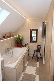 Duschabtrennung für badewanne mit befestigungsschiene glasart: Vorwand Badewanne Mit Schrage Sonderlosungen Duschabtrennung Dachgeschoss Duschabtrennung Vorwand Badewanne Mit Schrage Freistehende Badewannen Das Muss Man Wissen Moebel De Die Badewanne Steht Auf Einem Untergestell Welches Bereits Vorwand Badewanne
