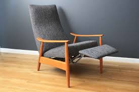 Vintage Mid Century Milo Baughman Recliner 1stdibs Com Modern Recliner Chairs Furniture Mid Century Modern Furniture