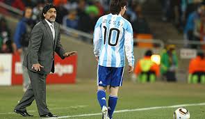 .reinaldo merlo — norberto alonso — pedro gonzález (59' ramón díaz) — mario kempes — emilio commisso. Mario Kempes Nimmt Lionel Messi Vor Diego Maradona In Schutz