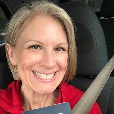 Dee Decker's Instagram, Twitter & Facebook