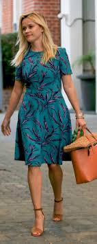 Who Made Reese Witherspoon S Blue Floral Print Dress And Brown Suede Sandals Dress Draper James Reese Witherspoon Style Blue Floral Print Dress Dresses