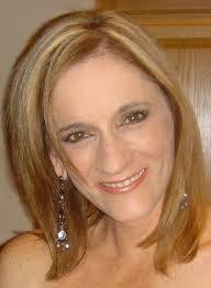 Laurie Feathers's Instagram, Twitter & Facebook