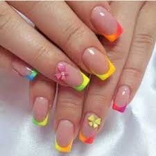 Las uñas acrílicas blancas 2021 también son una tendencia muy marcada en los últimos tiempos, sobre todo en temporadas de calor como primavera o el color vino es uno de los colores más de moda en los últimos años, tanto en moda como en uñas, por lo que no podíamos dejar de enseñaros. Unas Francesas Decoradas 60 Ideas De Manicura 2021