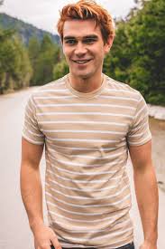 Along with his two older sisters, apa is part samoan, thanks to his father, keneti, who is of samoan descent and a. Kj Apa Star Aus Der Serie Riverdale Mit Einer Ganz Tollen Kupfer Haarfarbe Hot Actors Apa Riverdale