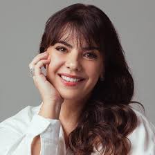 Cecilia Dias's Instagram, Twitter & Facebook