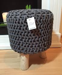 Trend Hocker Strickhocker Pouf Sitzhocker Fusshocker Rund Grau Landhausstil Sitzhocker Fusshocker Wolldecke