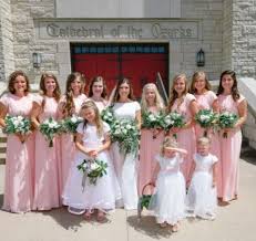 Lauren Swanson With Her Maid Of Honor Lily Bridesmaids Jana Duggar Joyanna Forsyth Kendra Duggar Duggar Wedding Wedding Dresses Wedding
