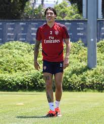 Cavani has €2m clause, psg target free agents Arsenal Hector Bellerin Is Back Kicking A Ball Again Facebook