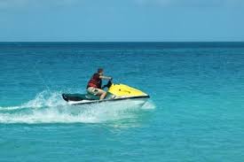 Allgemeine treffen zum gemeinsamen wassermotorad fahren als hobbyaktivität. Jetski Fahren So Klappt S Mit Dem Freizeitspass