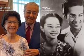 Mahathir mohamad telah berkecimpung di dalam arena politik sejak usia yang muda. Wow Tun M Pun Ada Tiktok Video Siap Buat Challenge Viral Mstar