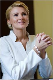 This is andreea paul (vass) by gomentorship on vimeo, the home for high quality videos and the people who love them. Andreea Paul Femeia Din Spatele Mastii De Fier Marea Dragoste