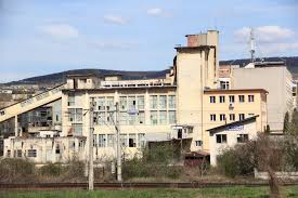 România comunistă este o denumire neoficială, folosită cu referire la perioada comunistă din istoria româniei în care țara a fost cunoscută cu denumirile oficiale de republica populară romînă / republica populară română, respectiv republica socialistă românia. Industralizarea ComunistÄ Èi Dezindustrializarea CapitalistÄ Transilvania Reporter