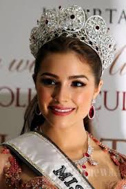 Makeup artist and hairstylist troy jensen spilled on instagram that he used brown eyeshadow by tom ford (my guess is one of the colors in the cocoa mirage quad) and. 52 Miss Universe Olivia Culpo Ideas Olivia Culpo Olivia Miss Universe 2012