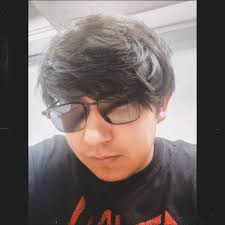 La forma de ligar de Dante es tipo: "Ey, compartimos traumas, deberíamos  besarnos" jaja