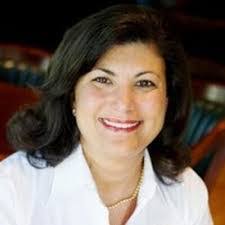 Paula Dockery endorses Andrew Gillum as Ron DeSantis campaigns across town