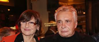 C'est ce qui a manqué dans mes mariages" : Michel Sardou marié à Anne-Marie  Perrier, comment le couple tient bon après vingt-cinq ans
