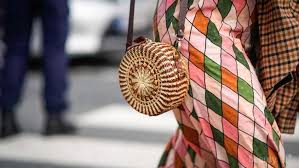 Pilihan tas branded wanita tas anyaman rotan brand fashion mewah. Sedang Trend Tas Anyam Yang Chic Untuk Aksesori Liburan Akhir Pekan
