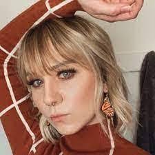 Iris Benz's Instagram, Twitter & Facebook