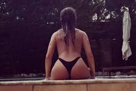 Μετά τις αποκαλυπτικές φωτογραφίες της από παραλία της μυκόνου με το «καυτό» μαγιό της, ήρθε νέο κύμα… H Kayth Poza Ths Katerina Stikoydh Poy Eri3e To Instagram Pic Regista Gr