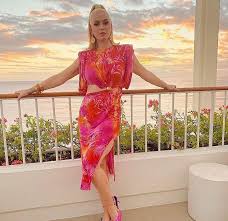 Katy perry delivered a moving performance of her song 'only love' at the 2020 american music awards on sunday, november 22 — watch. Katy Perry Pink Leather Pumps Hawaii 2020 On Sassy Daily Katy Perry Katy Perry Photos Katty Perry