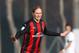 Giorgia spinelli (milan femminile) un colpo di testa da centro area sotto la traversa. Rossoneri Round Up For Jan 16 Ac Milan Women Take On Hellas Verona In The Serie A Femminile Today The Ac Milan Offside