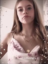 Deslumbrante Elle: Explorando la Belleza de Harper