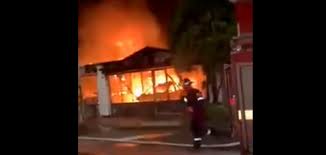 Voraz incendio dejó 7 muertos y 4 heridos. Gsqyhidddqptsm
