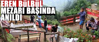 Eren bülbül, 3 yıl önce ölümüyle tüm türkiye'yi yasa boğmuştu. Eren Bulbul Mezari Basinda Anildi