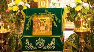 У 2021 році православні відзначають великдень 2 травня, якщо відрахувати від цієї дати 50 днів, то вийде 20 червня — це і буде день святої трійці, або зелена неділя 2021. Wcdqgmfbvx8cgm