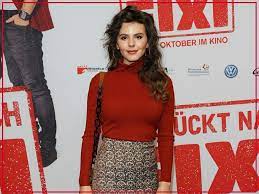 Fee by rainbowunicorn93 with 53 reads. Verruckt Nach Fixi Herzlichen Gluckwunsch Ruby O Fee Feiert Heute Ihren 21 Geburtstag In Verruckt Nach Fixi Verkorpert Sie Jessy Facebook