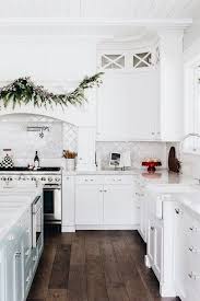 Wood floor kitchen ideas elegant extraordinaryod floors in kitchen problems laminate flooring of wood floor kitchen via: 60 Spectacular White Kitchens With Dark Wood Floors 26 Classic White Kitchen Small White Kitchens White Kitchen Wood Floors