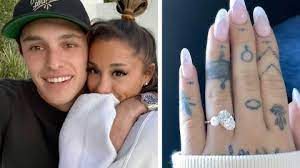 Ariana grande y dalton gomez se casaron en su casa en montencito, california, donde unieron lazos de una manera muy casual con pocos invitados. Ariana Grande Se Caso En Secreto Con Dalton Gomez Celebrity Land